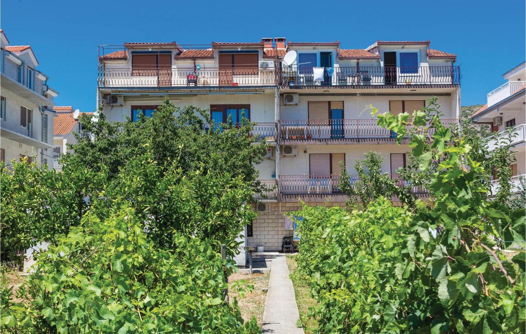 3 Bedroom Gorgeous Apartment In Трогір Екстер'єр фото