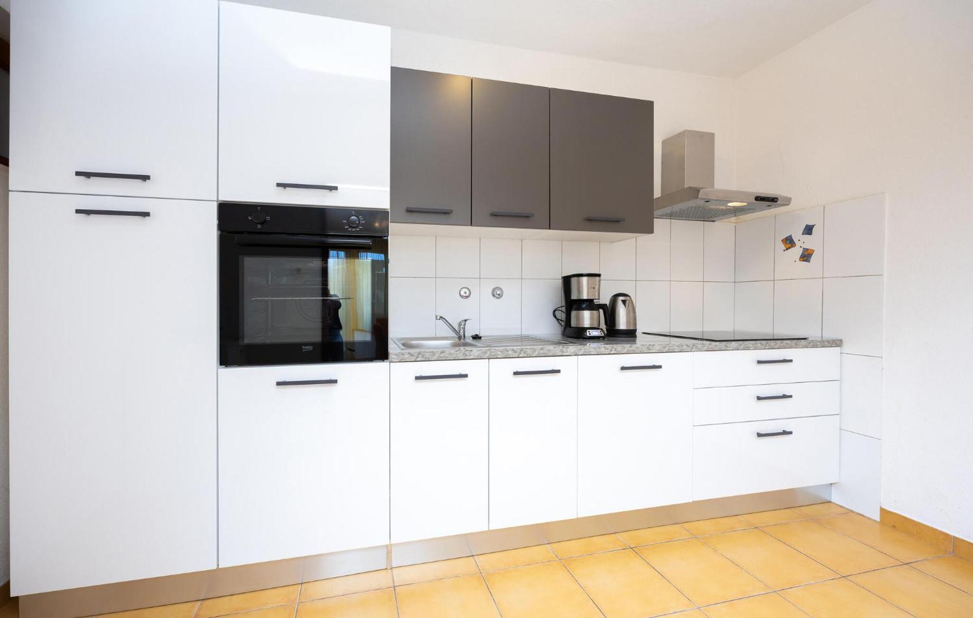 3 Bedroom Gorgeous Apartment In Трогір Екстер'єр фото