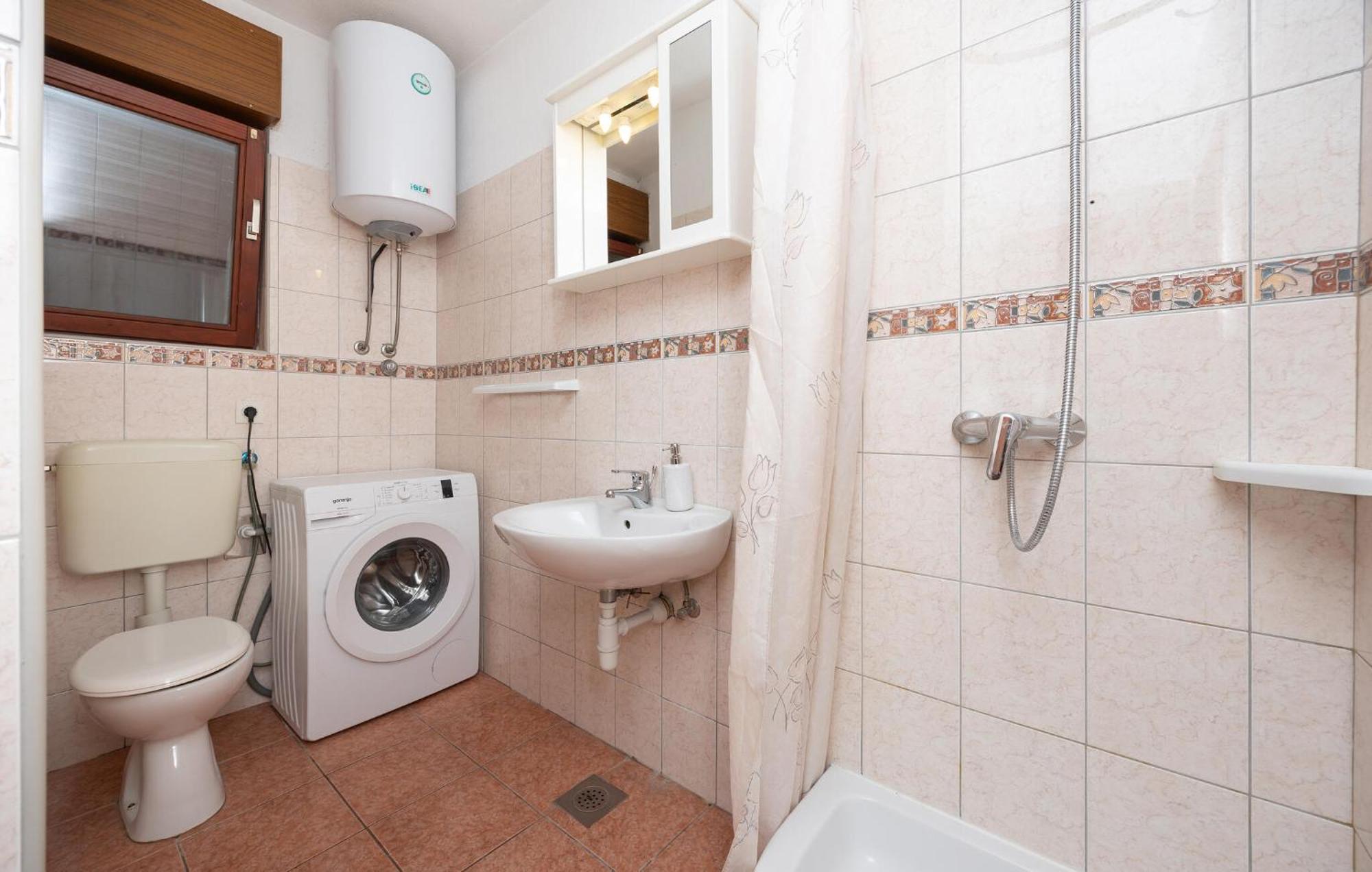 3 Bedroom Gorgeous Apartment In Трогір Екстер'єр фото